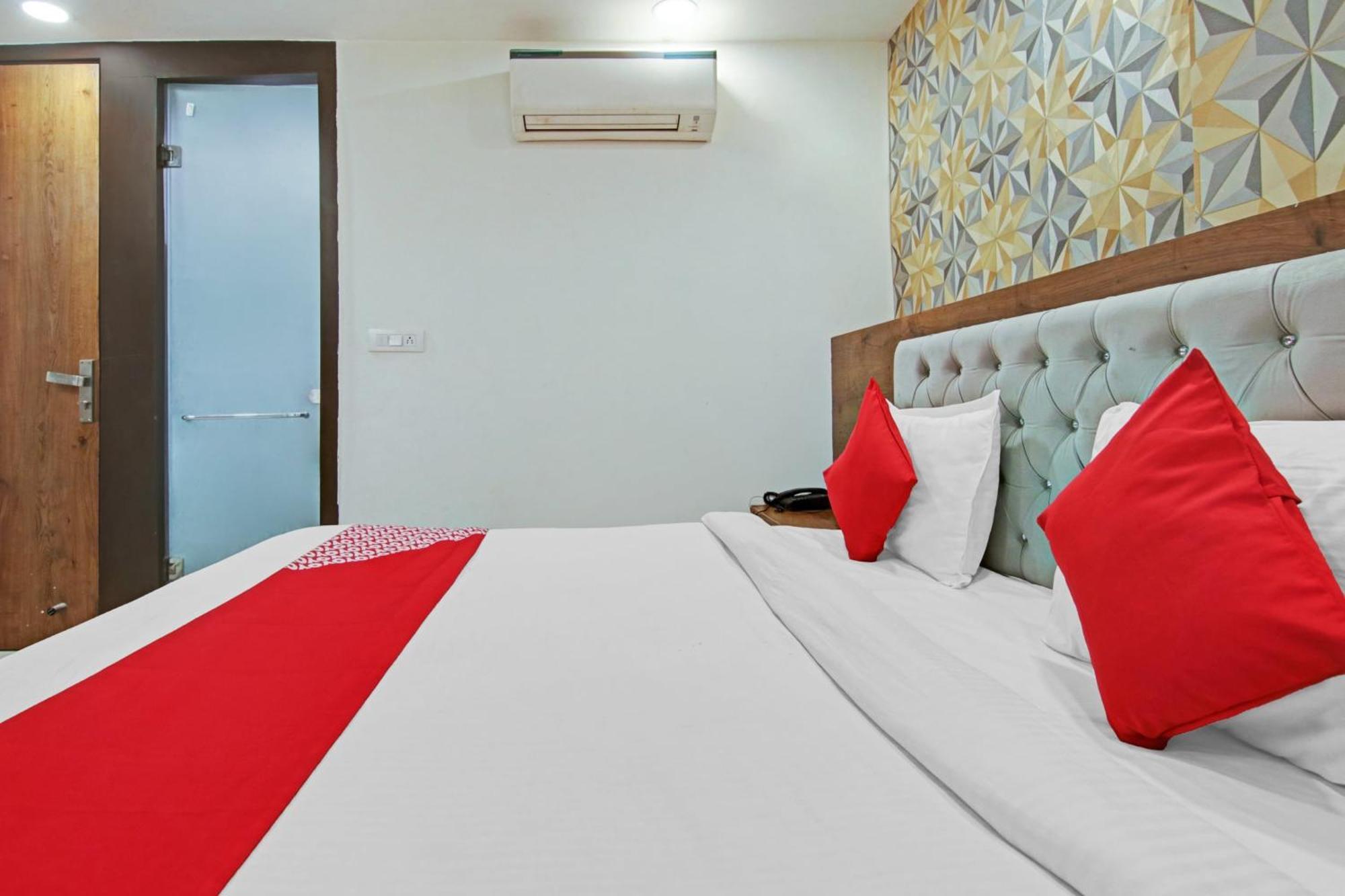 Super Hotel O Avi Suites New Delhi Exterior photo