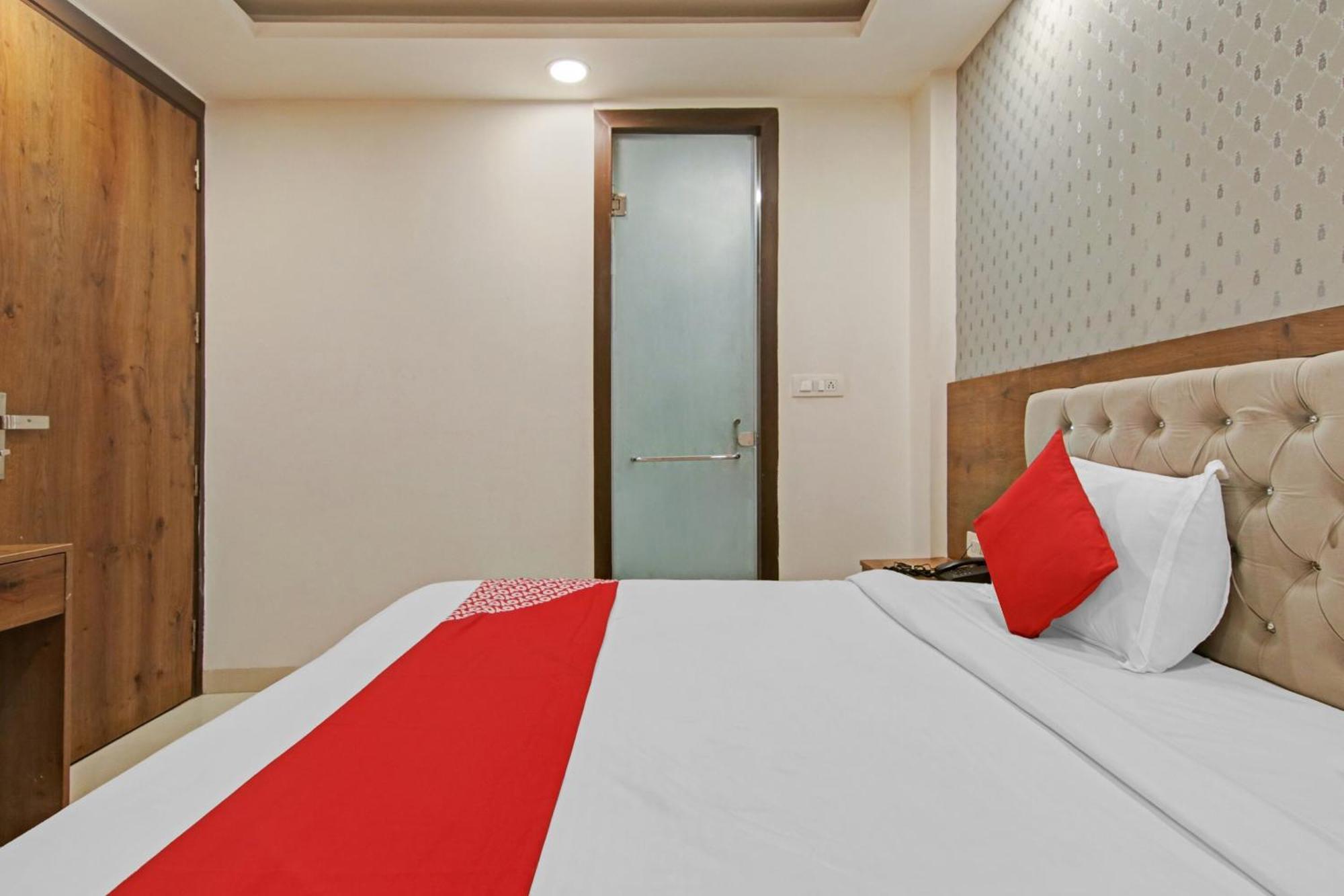 Super Hotel O Avi Suites New Delhi Exterior photo